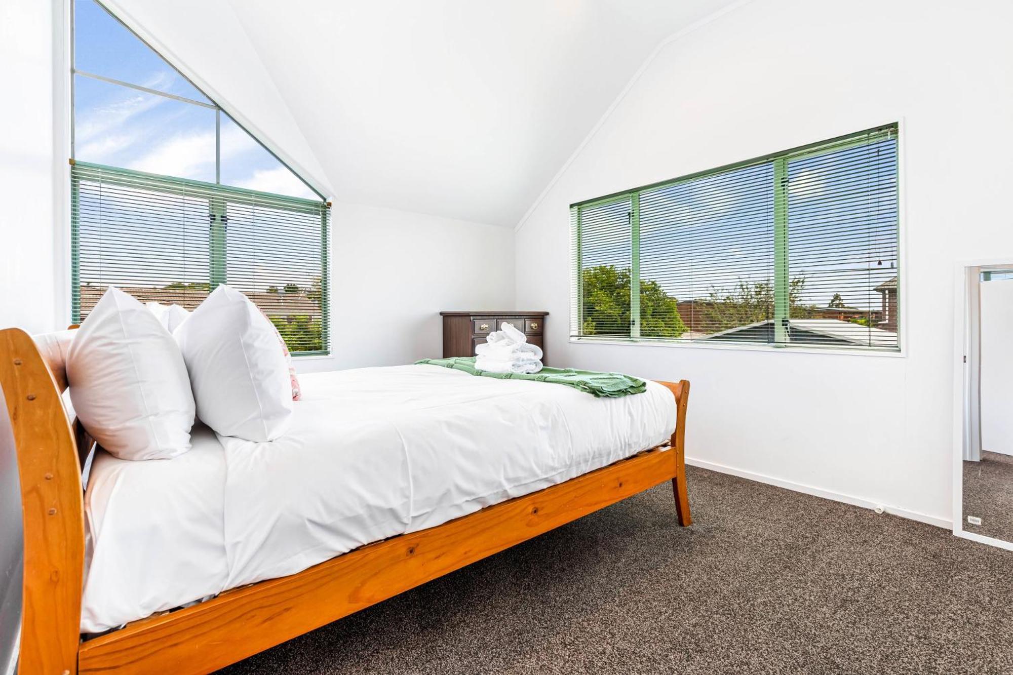 Private And Sunny 3-Bedroom Home With Parking 오클랜드 외부 사진